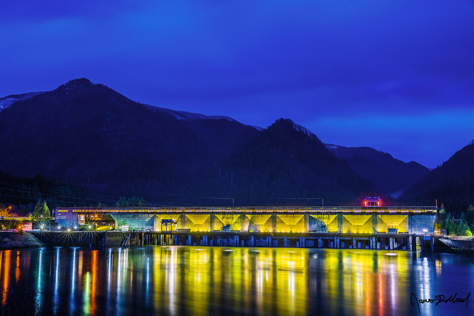 Civil Twilight draws to a close as dusk sets in over Bonneville Dam and the Columbia River