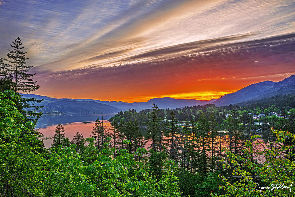 Sunrise over the Columbia River illuminates the clouds in the sky above and the waters of the Columbia River below